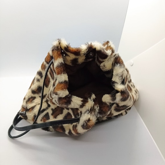 Cinnamoroll (sanrio character) Fur fabric drawstring bag. - Picture 8 of 10